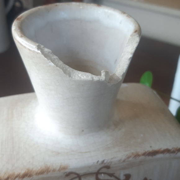 Tuscan Vintage Vase with Beautiful Gold Pattern - Picture 2 of 5